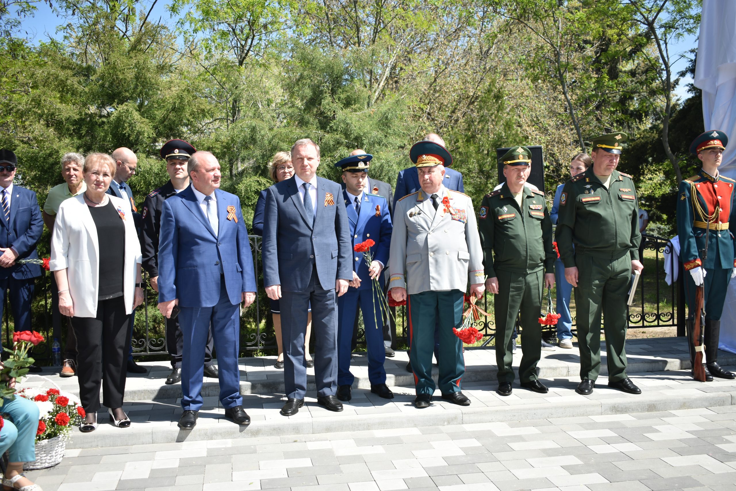 Открытие памятника в районном посёлке Усть-Донецком, посвящённого  участникам боевых действий, локальных войн и военных конфликтов. - Усть- Донецкий учебный центр